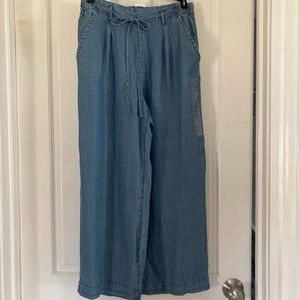 American Eagle crop pants